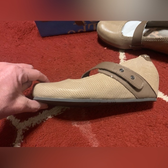 OTBT Salem size 5.5 GUC - Picture 5 of 14